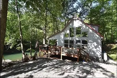Image de Waterfront Home, Hot Tub, Gas Fireplace, Fire Pit, WiFi, Family & Dog-Friendly