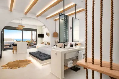 Pefkos Allure Luxury Suites with an outdoor Jacuzzi
