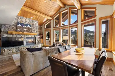 Image de Incredible Whitefish Mountain residence with some of the best ski in/out on the mountain.