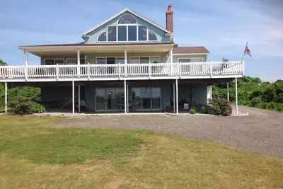 Image de Pondview spacieuse maison de plage avec vue sur l'eau