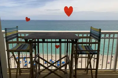 Image de Insta-Worthy. Ocean Front-Best Corner unit in building.