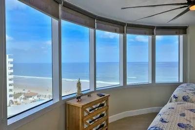 Image de Iconic Peck Plaza 10nw Condo w/Amazing Ocean View, Great Rates, Pool, Hot Tub