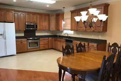 Image de Very Clean & Beautiful Home in a very quiet neighborhood.