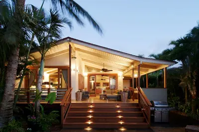Image de Paia Inn - 3 Bedroom Ocean Front Beach House