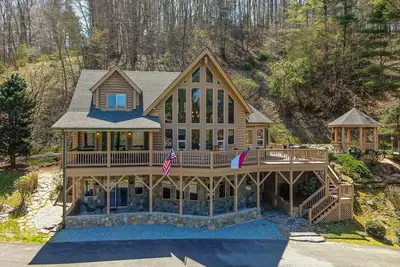 Image de Whispering Willow - 3bd/3. 5 bath, hot tub, game tables, views, near original Mast General Store