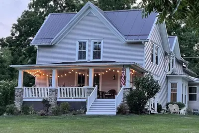 Image de Beautiful 5 bedroom Lake House across the street from Cayuga Lake.