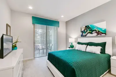 Image de Bright Open-Concept Home | Pool and Jacuzzi!