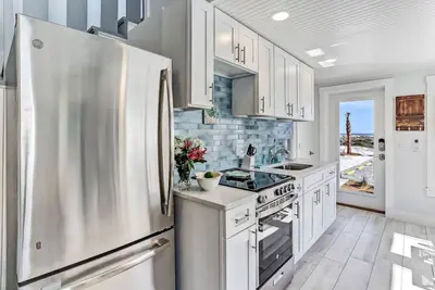 Image de Turtle Loft | Charming Oceanfront Loft | Multiple Decks | Private Beach Access
