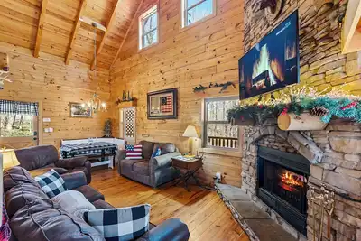 Image de Log Cabin near Utk, Fp, Hot tub, Firefighter game room, fishing, trails, Pets Ok