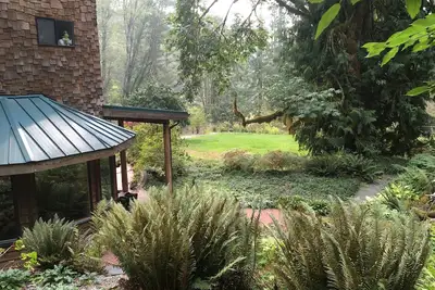 Image de Artistic Comfort at North Cascades EcoGarden! --Non-toxic -see below