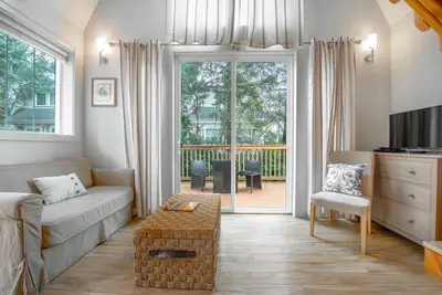 Image de Sea Breeze Cottage - Pet Friendly, Walk to Beach!
