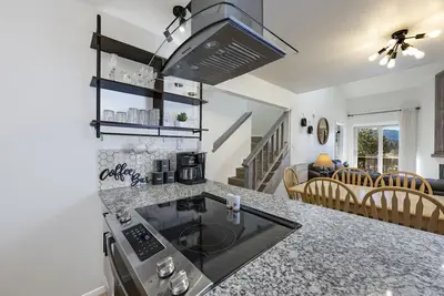 Image de Remodeled 3 min walk to lift across from resort with incredible Views