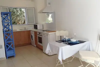 Image de Studio à 2 km de la plage wifi et parking