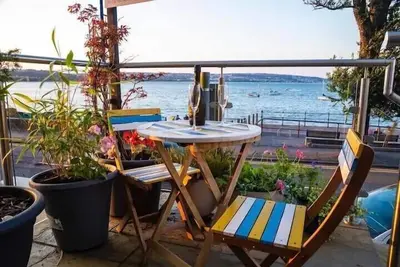 Image de Luxury apartment with beautiful sea views. Private parking, lift and hot tub.
