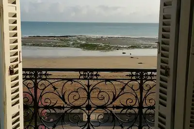 Image de Spacieuse maison du 19e siècle les pieds dans l'eau