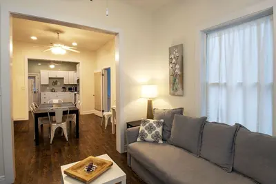 Image de Clean, bright and spacious home near the beach!