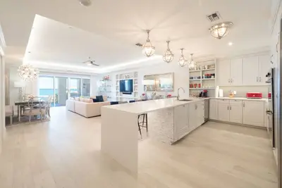 Image de Large Oceanfront Residence Located at The Ritz-Carlton, Grand Cayman