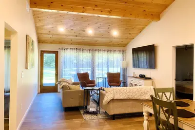 Image de Pet friendly! Minutes from Lake Michigan. 1hr 20 mins from Chicago