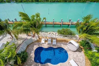 Image de June 6-14 @ Special Rate & 10% Off To Aug 31! Private Pool and Boat Slip!