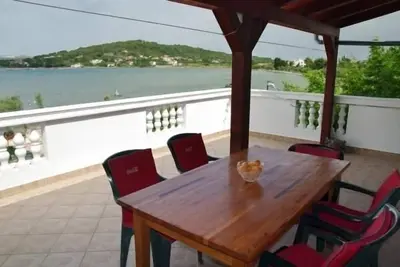 Image de Appartement dans Pašman avec vue mer, terrasse, Climatisation, Wifi (4650-2)