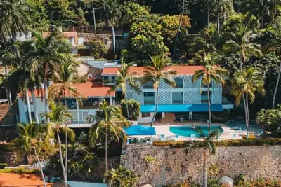 Beautiful Villa Aldila with Direct Beach Access in Acapulco