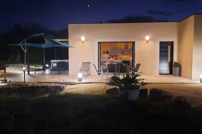 Image de Villa de vacances moderne Drome jacuzzi\/spa 5 places\/équipée\/climatisée