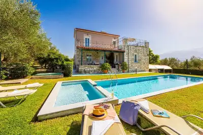 Image de Villa Dimitris - Trois Chambres Villa, Couchages 8