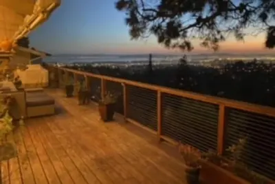 Image de A house in the clouds with a million dollar view!