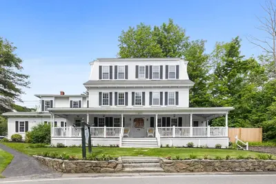 Image de Charming Family-friendly 10 Br, 10. 5 Ba Property by Perkins Cove!