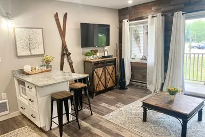 Image de B107 · Mountain getaway! Remodeled 1 bedroom, Pool, hot tub