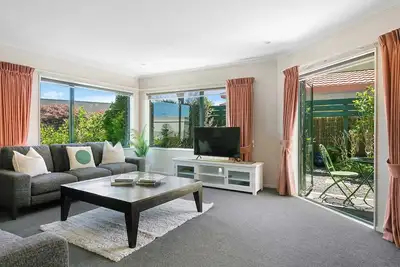 Image de Secluded & Cosy - 5min to Town