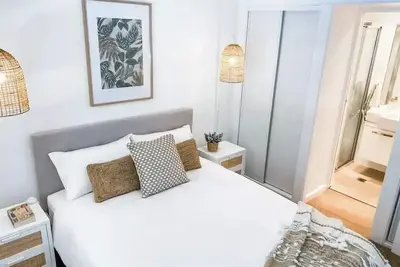 Image de Stylish duplex in Prime Location!