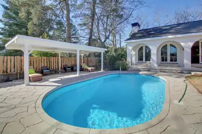 Image de Hot Springs Home with Pool - 1/2 Mile to Oaklawn!