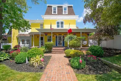 Image de Gorgeous historic Victorian with 8 bedroom/4 baths