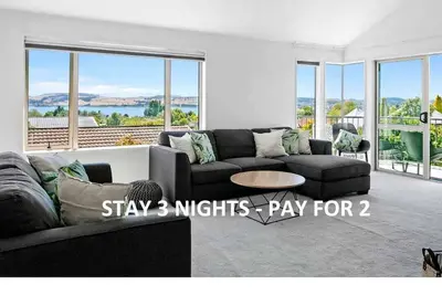 Image de Lake Views! 5min Drive to Town *No Service Fee*