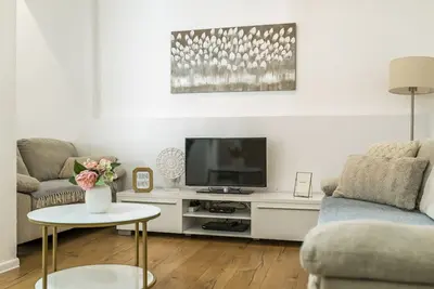 Image de Newly renovated house in quiet peninsula gives you relaxation and serenity. . .