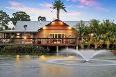 Image de Lilies on Lovedale Estate - Heated Pool and Spa