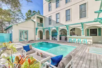 Image de Seagrove Oasis for up to 25 | Spacious Home + Pool, Bikes, & Lsv for Family Fun