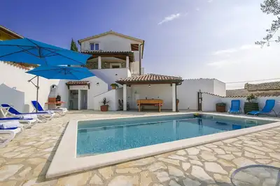 Image de Holiday home with a pool for 7 persons only 6 km from beautiful beaches.