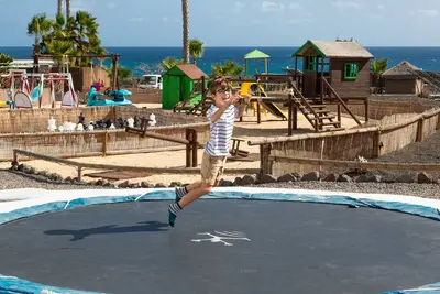 Image de Superbe yourte écologique, jardin privé, piscine, plage de sable de 300 m, hors réseau