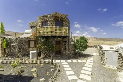 Image de Tour écologique romantique et de luxe, avec une vue mer/montagne à 360º, piscine, Wifi, @ Beach