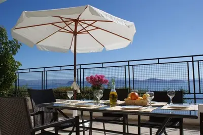 Image de Sunrise 5 Apartment - Beautifully Located Air Conditioned 3 Bedroom Above Beach