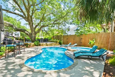 Image de Heated Pool & Hot Tub | 450ft to East Beach | 2 Masters on Main