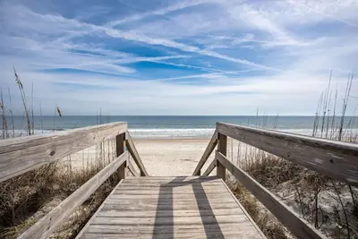 Image de Beach Chic Retreat!