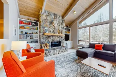 Image de Dog-friendly gem near the Village & resort with Sharc passes & amazing views