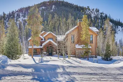 Image de Stunning custom Home w/ private hot tub, quick drive to the slopes!
