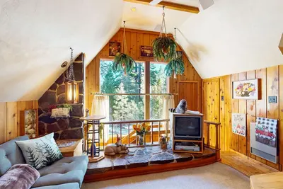 Image de Cozy family & dog-friendly guest house with WiFi, kitchenette, & lake views