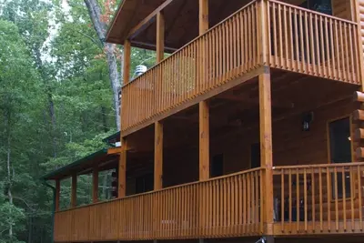 Image de Location location! ! ! ! Beautiful Log Cabin Retreat in the Aska Adventure Area.