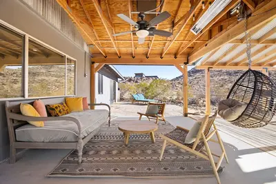 Image de 🌵Dreamspace - Peaceful Home w\/Hot Tub, Fire Pit, Amazing Views & Close To Park Entrance🌵