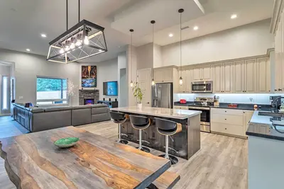 Image de Sedona Retreat w/ Patio, Bar & Swim Spa!